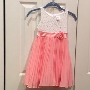 Girls pleated sleeveless spring dress. Size 6